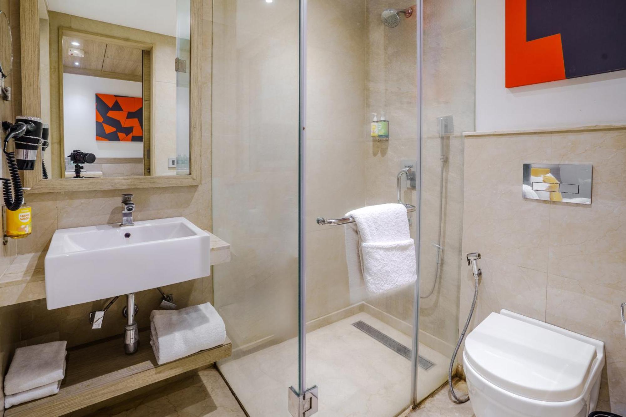 Bloom Hotel - Karol Bagh Delhi  Oda fotoğraf