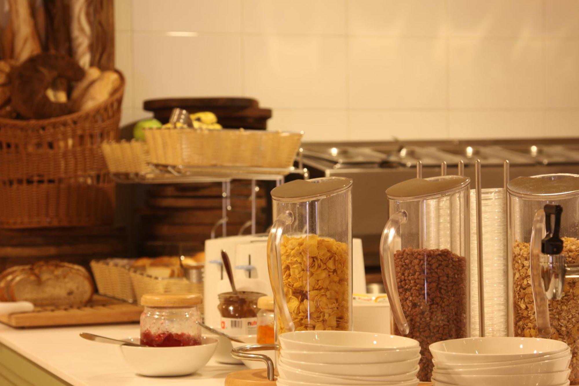 Bloom Hotel - Karol Bagh Delhi  Dış mekan fotoğraf